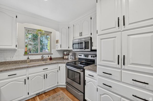1624 E WOOD GLEN RD, Sandy, UT 84092