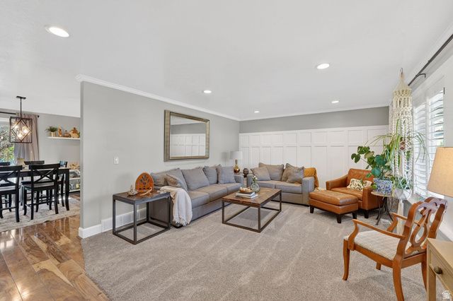 1624 E WOOD GLEN RD, Sandy, UT 84092