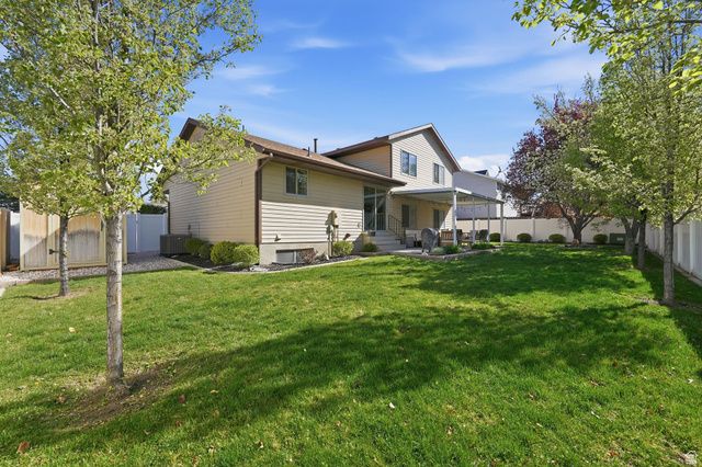1624 E WOOD GLEN RD, Sandy, UT 84092