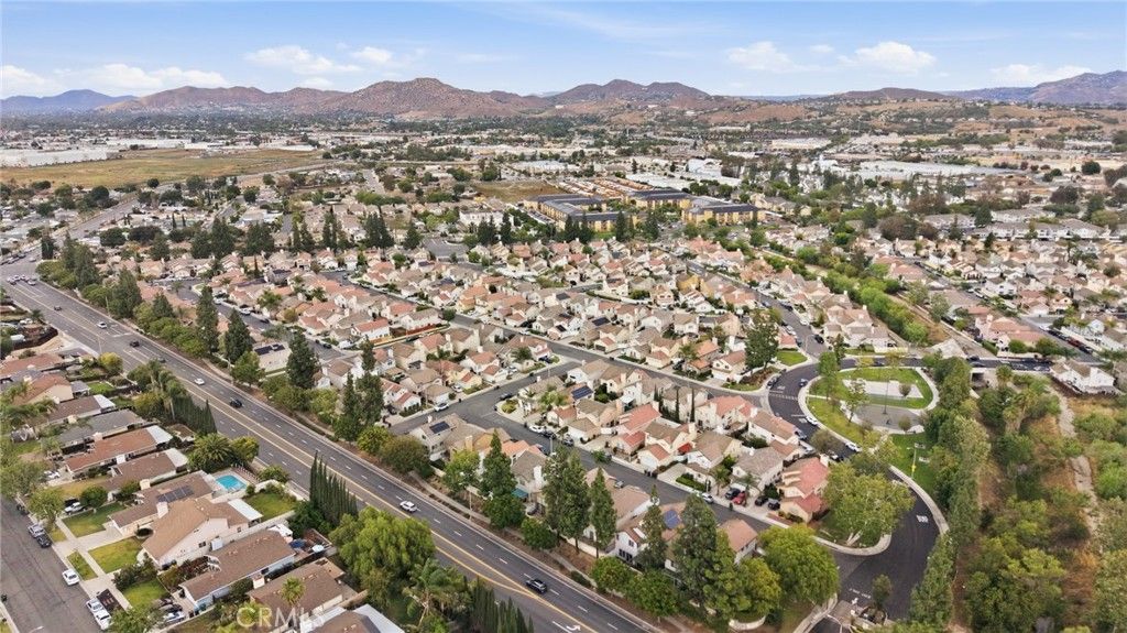 Image 73 of property listing at 875 Bramble, Corona, CA 92878