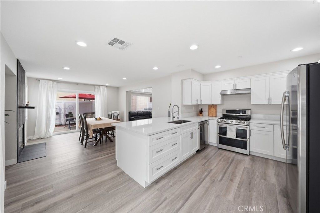 Image 8 of property listing at 875 Bramble, Corona, CA 92878