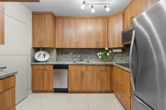 300 Bayview Dr 1910, Sunny Isles Beach, FL 33160