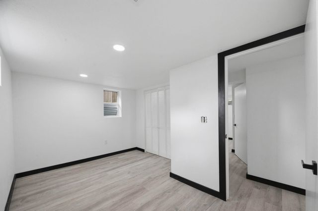 1045 N Ridgewood Dr, Wichita, KS 67208