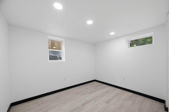 1045 N Ridgewood Dr, Wichita, KS 67208