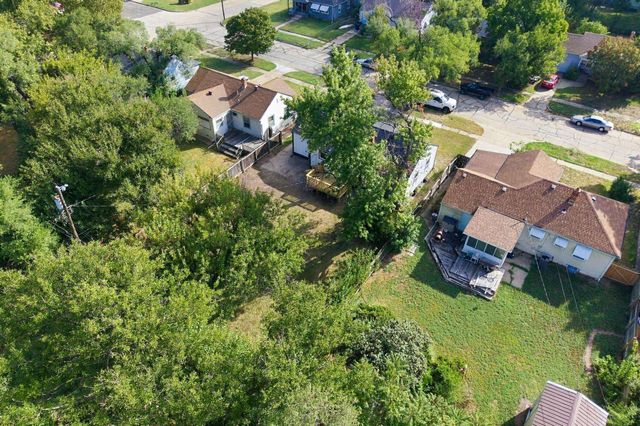1045 N Ridgewood Dr, Wichita, KS 67208