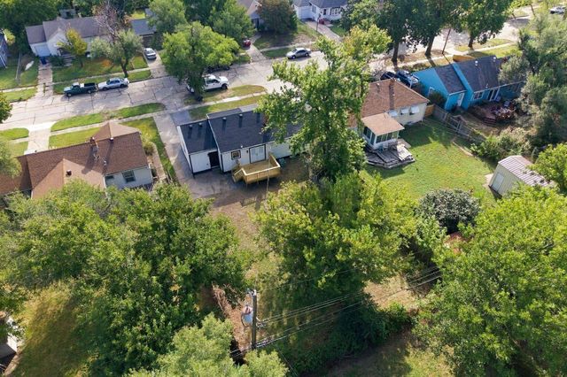 1045 N Ridgewood Dr, Wichita, KS 67208