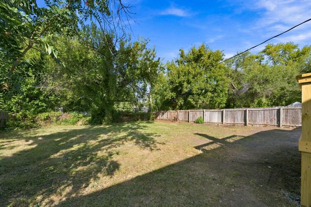 1045 N Ridgewood Dr, Wichita, KS 67208