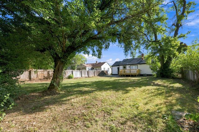 1045 N Ridgewood Dr, Wichita, KS 67208