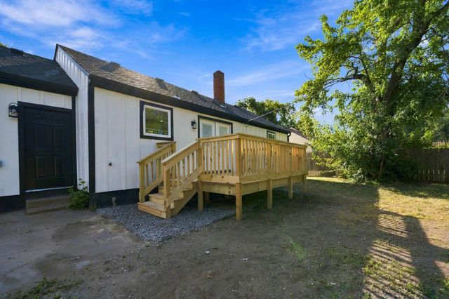 1045 N Ridgewood Dr, Wichita, KS 67208