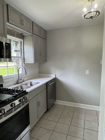 778 VAUGHN RD, Memphis, TN 38122