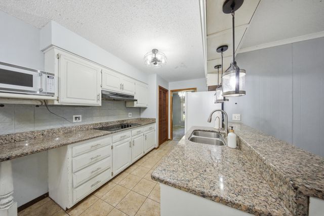 1666 E Richmond Street, Springfield, MO 65804