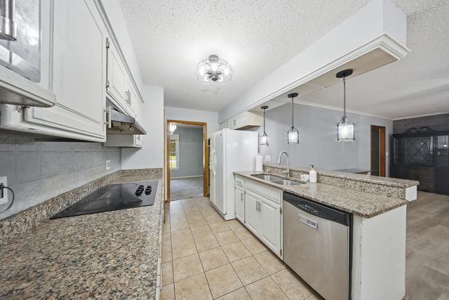 1666 E Richmond Street, Springfield, MO 65804