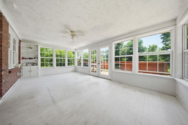 1666 E Richmond Street, Springfield, MO 65804