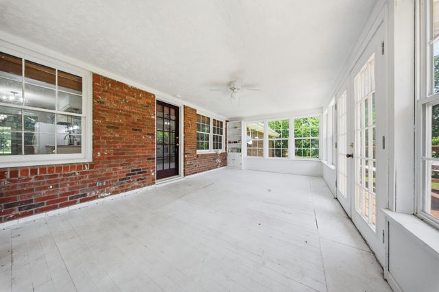 1666 E Richmond Street, Springfield, MO 65804
