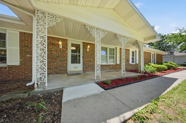 1666 E Richmond Street, Springfield, MO 65804