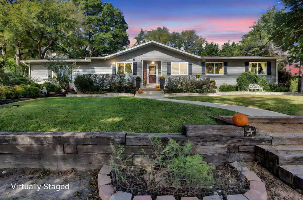 750 Becky Lane, Pecan Hill, TX 75165