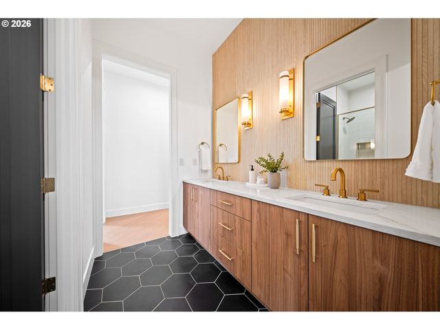 697 SOMMERSET Rd, Woodland, WA 98674