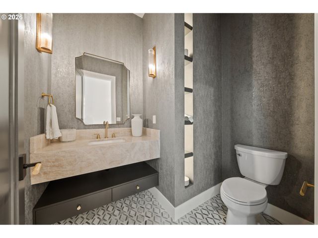 697 SOMMERSET Rd, Woodland, WA 98674