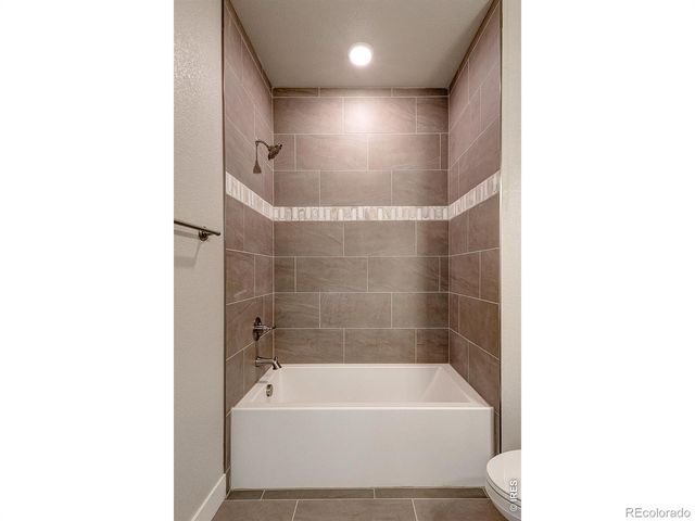 245 High Point Drive 201, Longmont, CO 80504