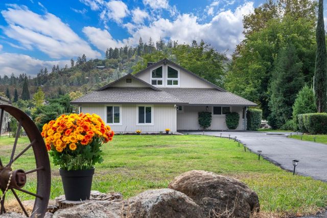 18209 Wildflower Dr, Penn Valley, CA 95946