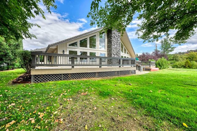 18209 Wildflower Dr, Penn Valley, CA 95946