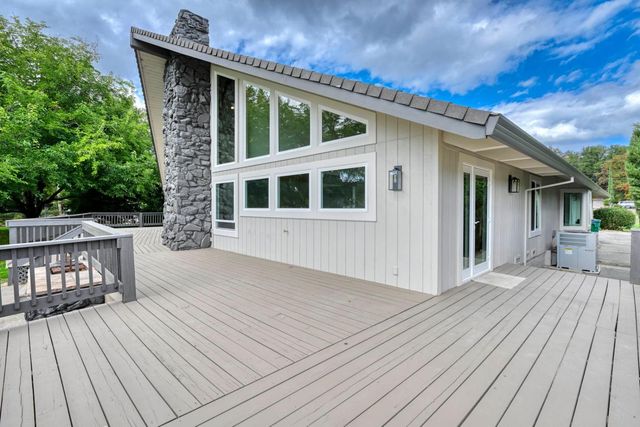 18209 Wildflower Dr, Penn Valley, CA 95946