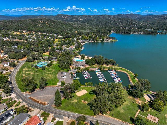 18209 Wildflower Dr, Penn Valley, CA 95946