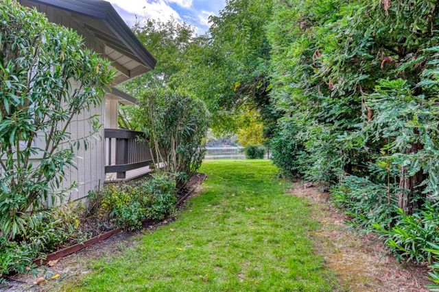 18209 Wildflower Dr, Penn Valley, CA 95946