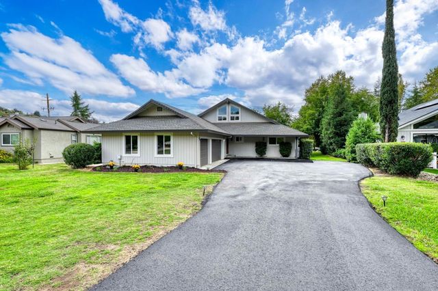 18209 Wildflower Dr, Penn Valley, CA 95946