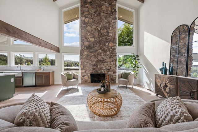 18209 Wildflower Dr, Penn Valley, CA 95946