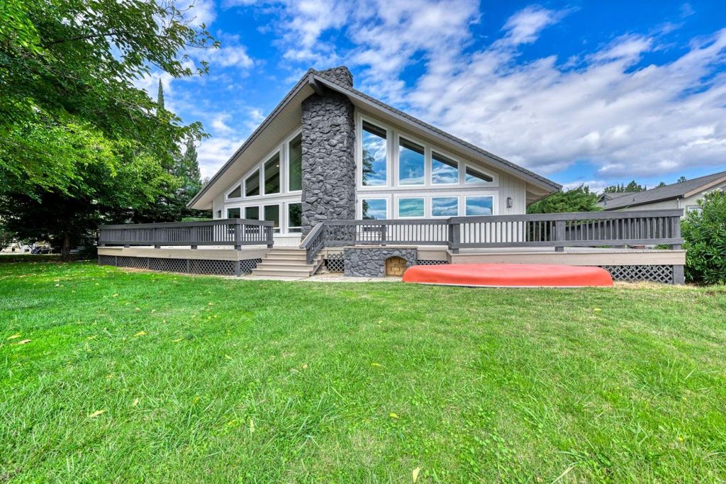 18209 Wildflower Dr, Penn Valley, CA 95946