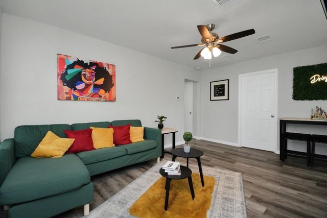 5410 Bataan Road, Houston, TX 77033