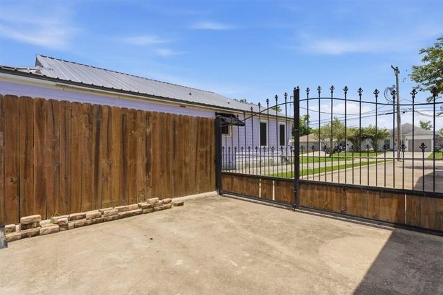 1624 W Common Street, Lake Charles, LA 70601