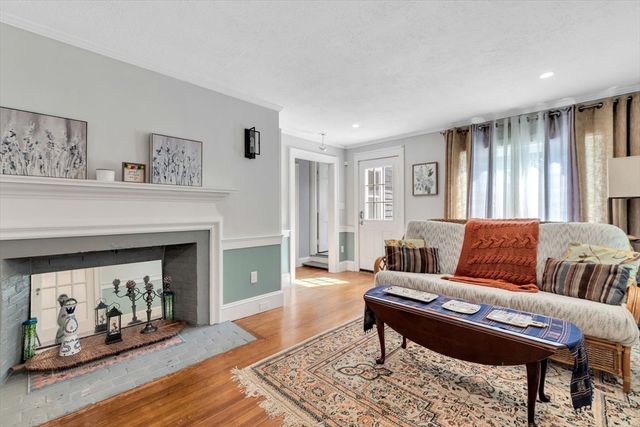 44 Maple Avenue, Barnstable, MA 02601