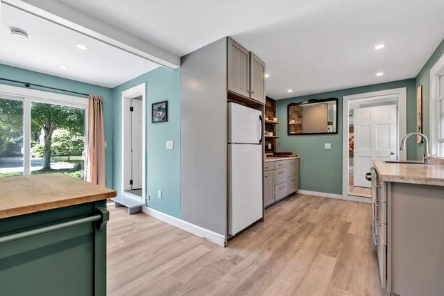 44 Maple Avenue, Barnstable, MA 02601