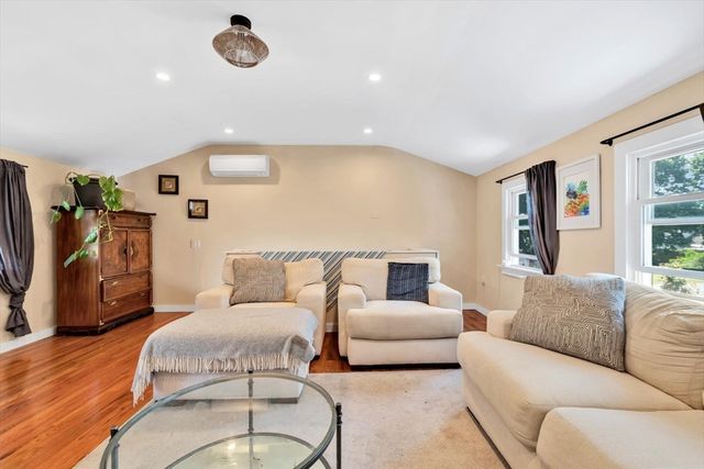 44 Maple Avenue, Barnstable, MA 02601