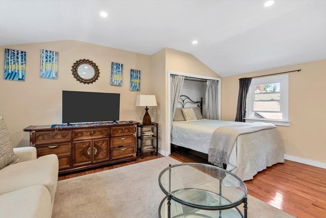 44 Maple Avenue, Barnstable, MA 02601