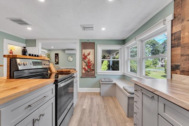 44 Maple Avenue, Barnstable, MA 02601