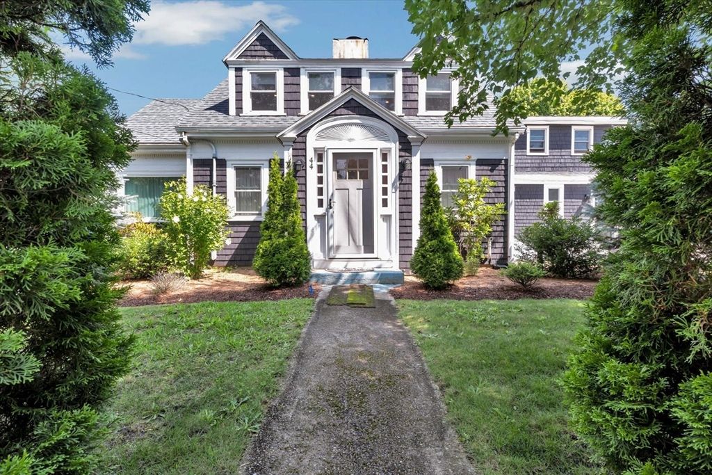 44 Maple Avenue, Barnstable, MA 02601