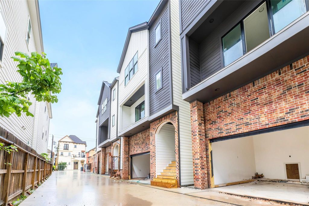 1507 W 23rd Street A, Houston, TX 77008
