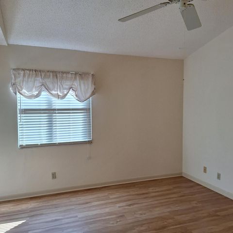 410 Harbour Pointe Way, Greenacres, FL 33413