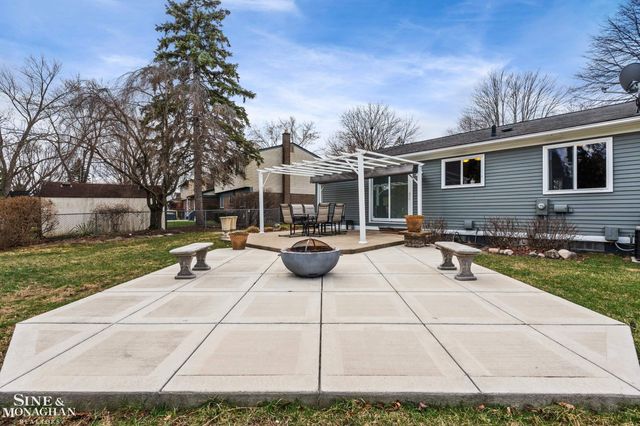 19330 Bainbridge Avenue, Livonia, MI 48152