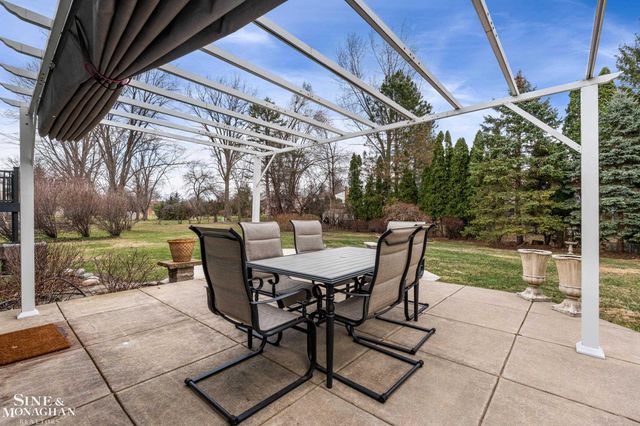 19330 Bainbridge Avenue, Livonia, MI 48152