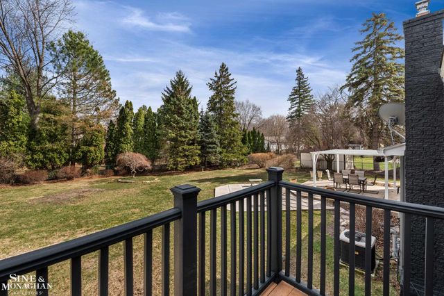 19330 Bainbridge Avenue, Livonia, MI 48152