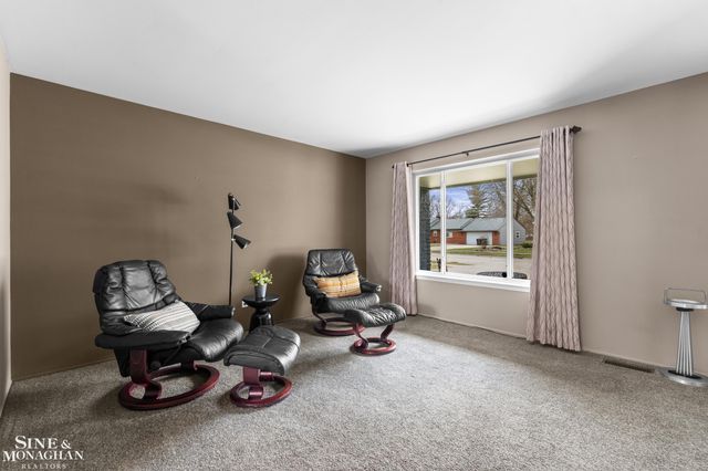 19330 Bainbridge Avenue, Livonia, MI 48152