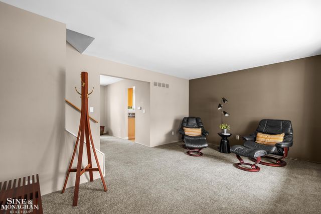 19330 Bainbridge Avenue, Livonia, MI 48152