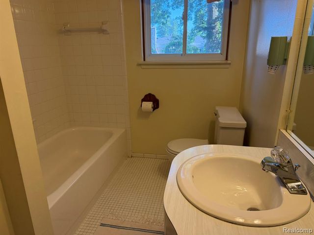 22475 Cranbrook Street, Trenton, MI 48183