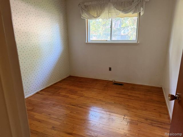 22475 Cranbrook Street, Trenton, MI 48183