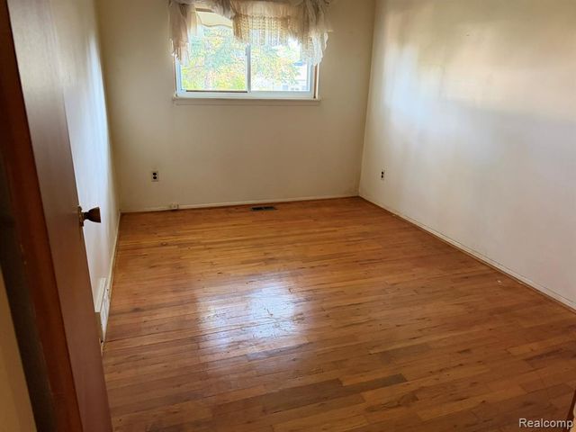 22475 Cranbrook Street, Trenton, MI 48183