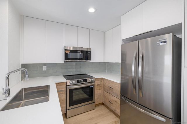 3020 Cowley Way 207, San Diego, CA 92117